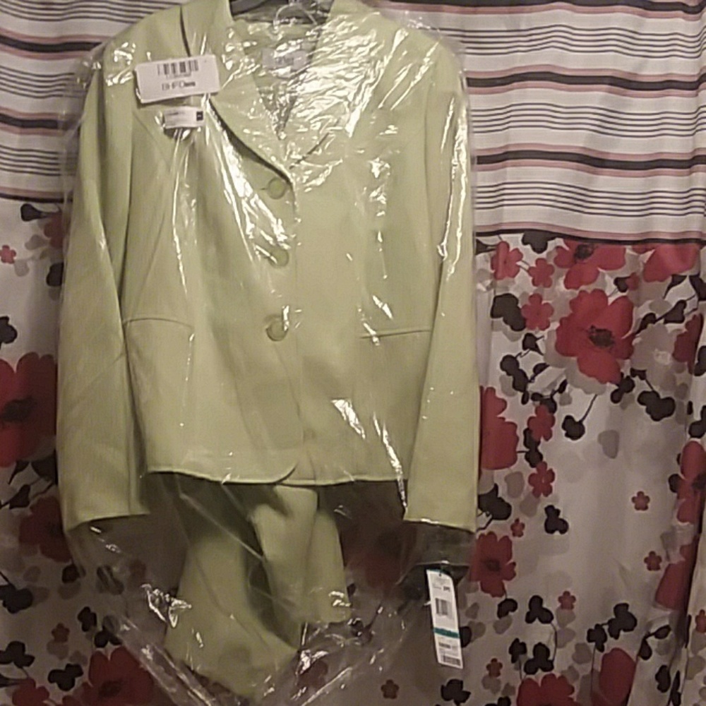2 pc Green LeSuit for women size 16.